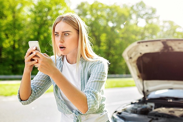Telefon se v zahraničí odmítá připojit k síti? Nepanikařte, má to řešení