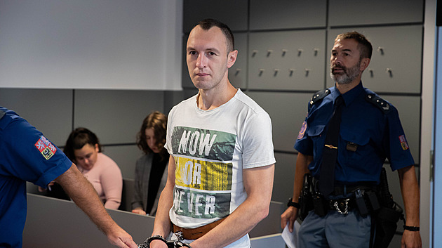 Vraždu známého kryl požárem. Bezdomovec dostal 12,5 roku vězení