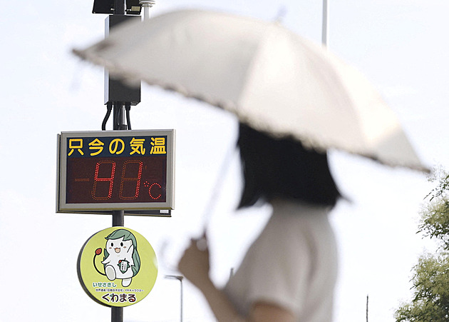 Japonsko svírají vedra. Naměřilo rekordní teplotu, tisíce lidí musely do nemocnic