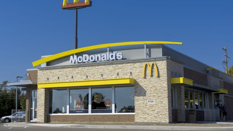 McDonald’s bez dětí: Dospělí mají právo užívat si Big Mac v klidu, zní z vedení