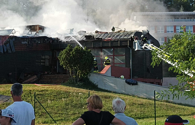 Rok od požáru. Demolice vyhořelého bazénu v Českém Krumlově začne v srpnu
