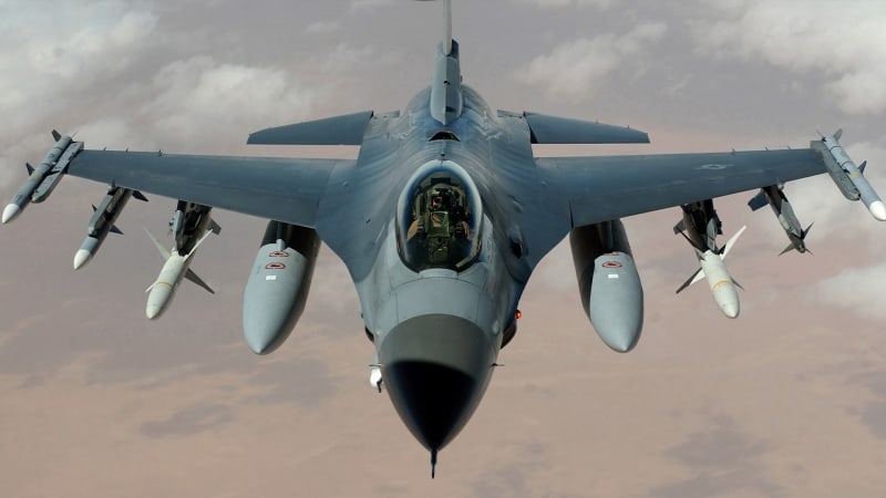 Flotila ukrajinských stíhaček F-16 posílila. Má trik, jak se vyhnout ruským raketám