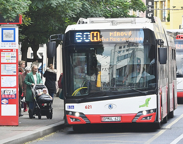 Zasáhnout co nejrychleji. Strážníci budou online sledovat dění v ústecké MHD