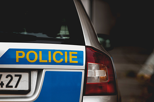 Tragédie na Vysočině. Třináctiletý chlapec zemřel po pádu z okna gymnázia