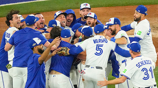 Famózní homerun v závěru otočil sedmý zápas a poslal Toronto do Světové série
