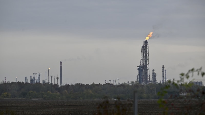Masivní požáry rafinerií v Maďarsku a Rumunsku. Spekuluje se o zapojení Ukrajiny