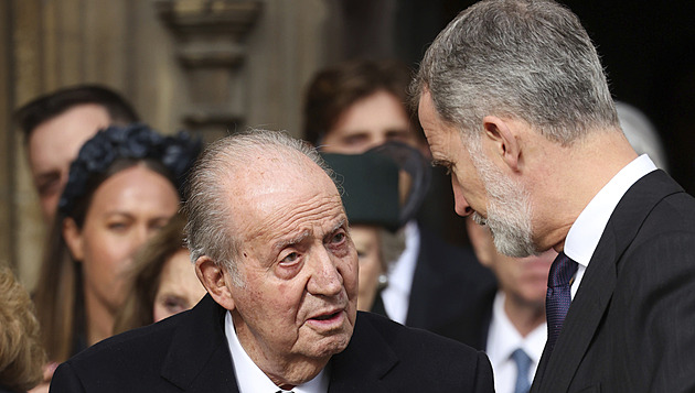 Juan Carlos v pamětech obdivuje diktátora Franka a obouvá se do svého syna