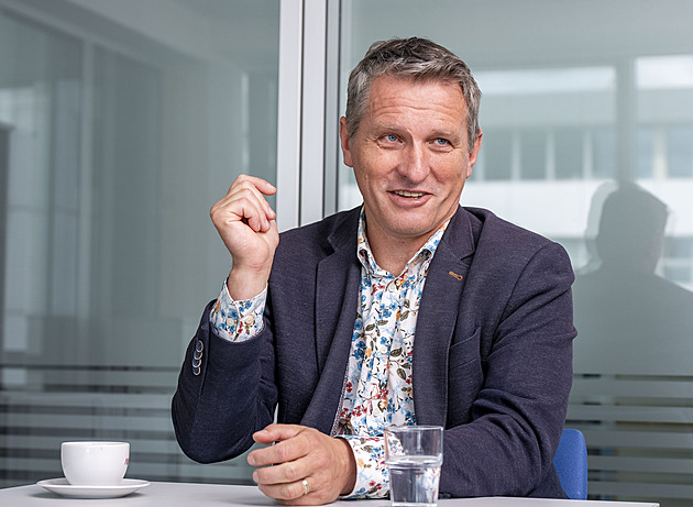 Moderátor Kořen povede základku v Říčanech. Má vyřešit problémy, mluví se i o šikaně