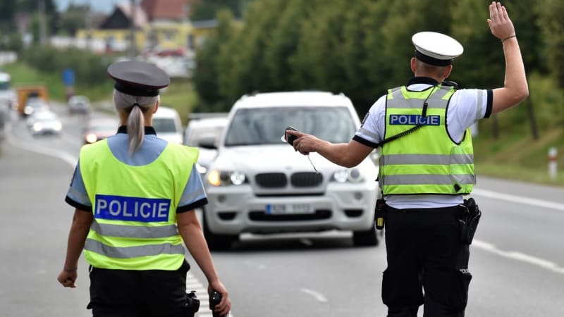 Řidiči se při silniční kontrole dopouštějí zásadní chyby. Policie ji může přísně potrestat