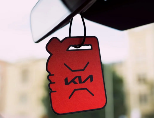 Autozápisník: Benzinový osvěžovač pro „Jágrovo auto“ a černá ovce VW vydělala nejvíc