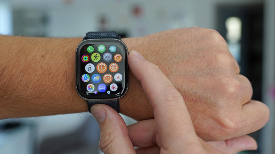 Apple Watch Series 11 recenze: lepší výdrž baterie i citlivost na signál