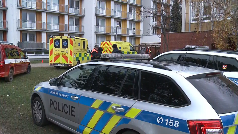 Výbuch ve škole v Hradci způsobil „Faraonův had“. Popáleným pomohl i náhodný kolemjdoucí