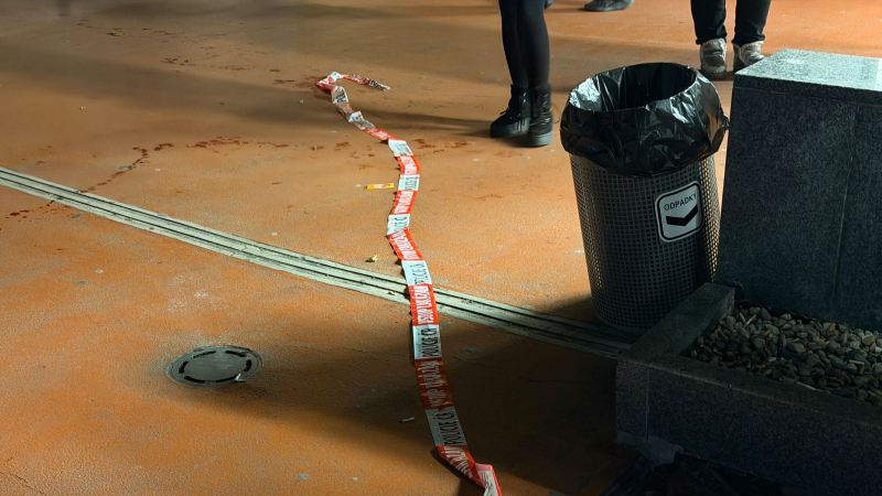 Drama v pražském metru: Mladík měl říznout svého kamaráda. Na místě zůstala kaluž krve