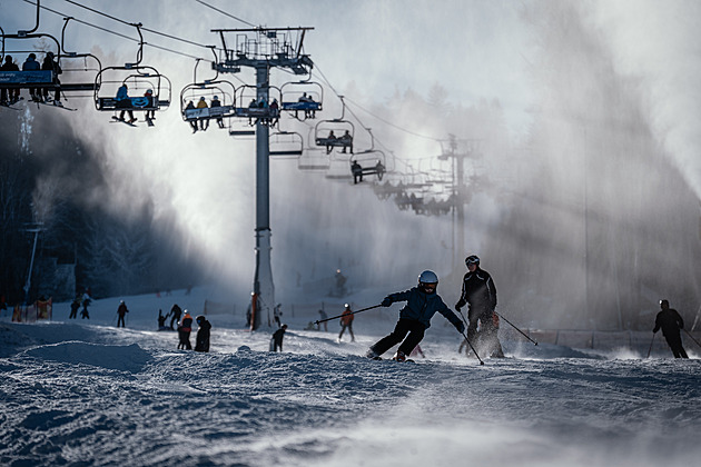 Pohoda první lyžovačky. Monínec využil loňský sníh a má náskok před konkurencí