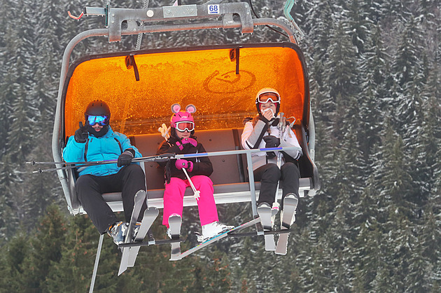 Na Klínovci začíná sezona. Skiareál otevírá dřív než obvykle, ceny stouply