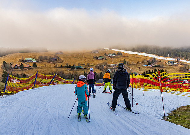 Oblevě navzdory. V Peci či Špindlerově Mlýně čekají na lyžaře kilometry sjezdovek
