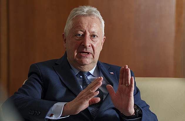 Zůna se kaje na videích s Fialou: Na Ukrajinu nejedu, F-35 koupit nemusíme