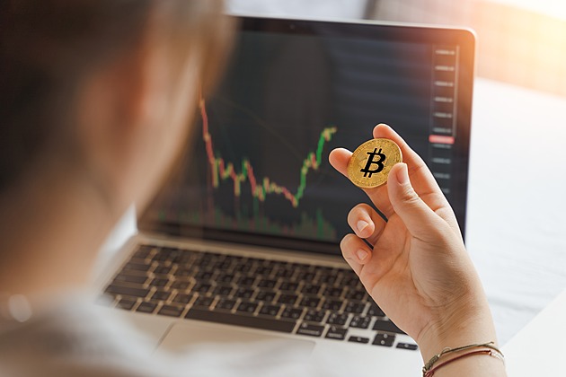 Bitcoin nemá co slavit. Zářivý začátek vystřídaly pády