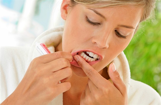 Afty nejsou opary. Naučte se je bezpečně rozeznat a správně léčit