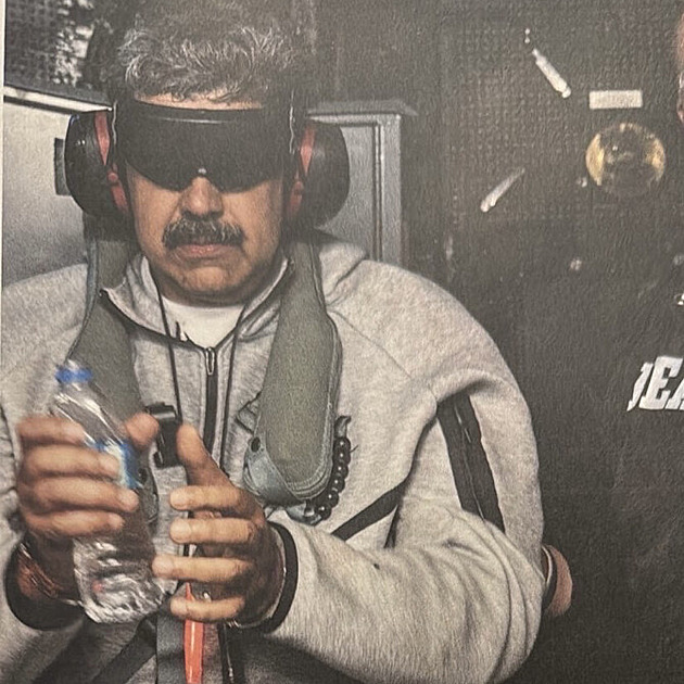 Máme zraněné vojáky, pár vytáhli z ložnice. Trump ukázal fotku spoutaného Madura