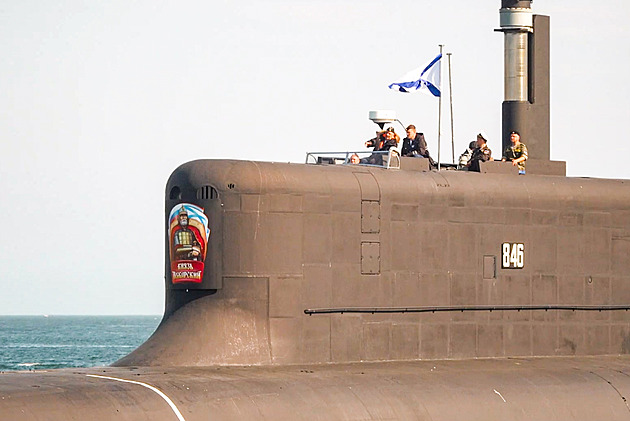 Rusko vyslalo ponorku na pomoc svému tankeru, který pronásledují Američané