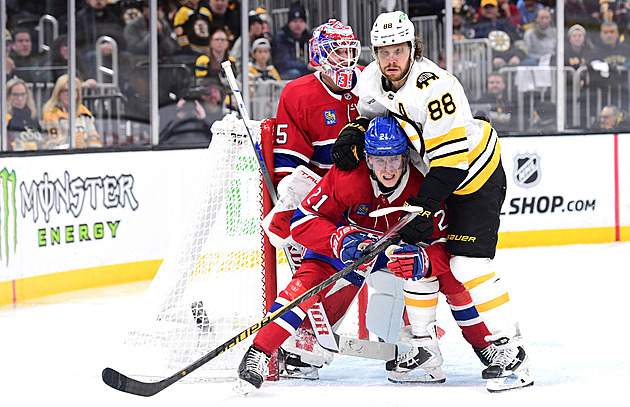 Pastrňák a Zacha pomohli v NHL asistencí k výhře, Vejmelkova skvělá série pokračuje