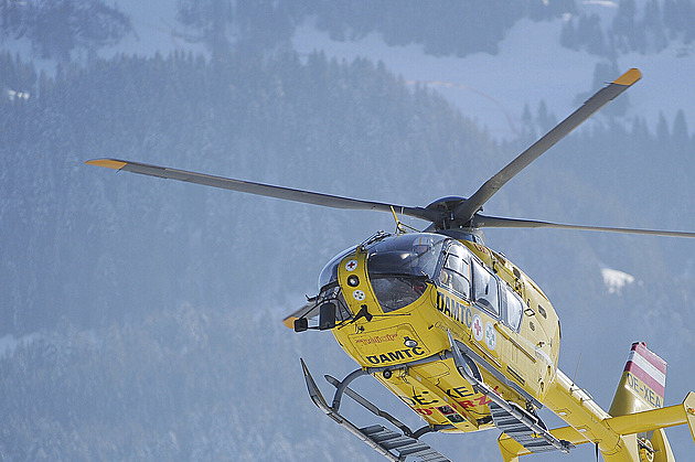 V rakouském lyžařském středisku zemřel po pádu 14letý chlapec z Česka