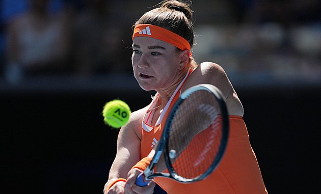 Derby skončilo skrečí. Plíšková kvůli zranění kolene vzdala, postupuje Muchová