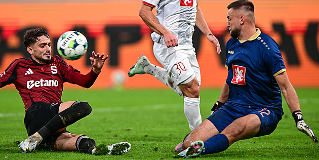 ONLINE: Sparta - Hradec 0:0, v úvodu hosté vylekali Vindahla, ten po ošetření pokračuje