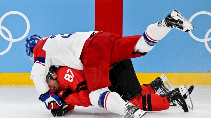 Olympiáda ON-LINE: Hokejisté přišli o vedení. Crosby odkulhal do šaten