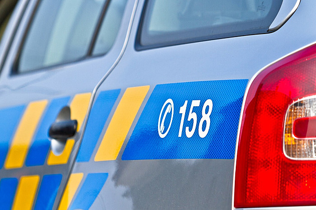 Policie pátrá po třináctileté dívce z Roztok. Matce napsala, že se domů nevrátí