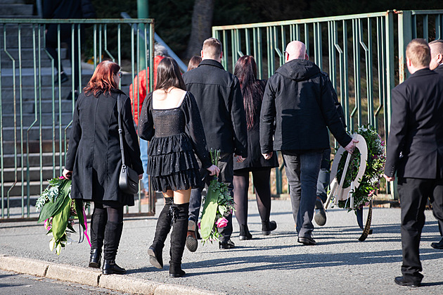 V Šumperku se loučí se zavražděnou taxikářkou, kolegové projedou městem