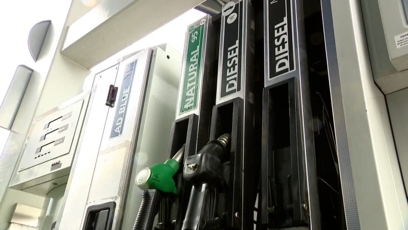 Útok na Írán zdraží energie v Česku. Kam až mohou vyletět ceny na benzinových pumpách?