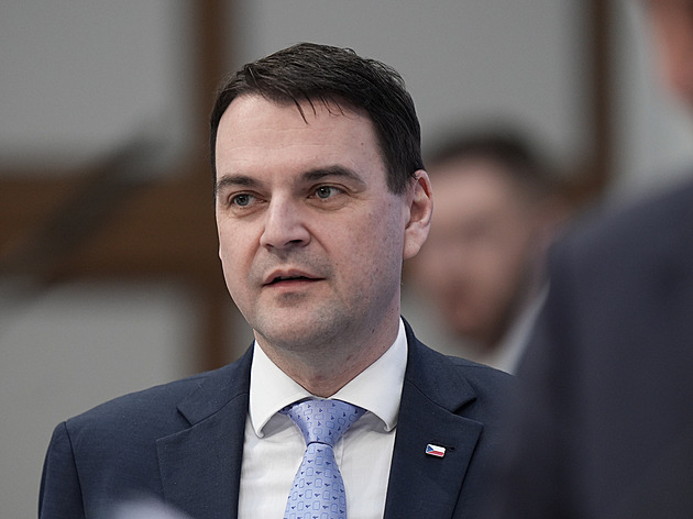 Na resortu zahraničí jedná krizový štáb. Řeší repatriační lety z Blízkého východu