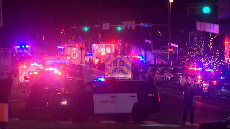 Naběhl do baru a začal střílet. Muž v Texasu zabil dva lidi, FBI připouští terorismus