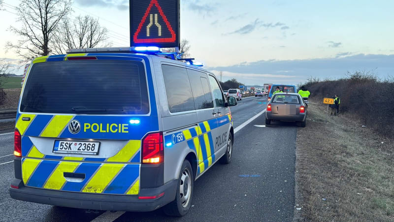 Vážná nehoda blokovala další dálnici: Hasiči varovali před mlhou a námrazou