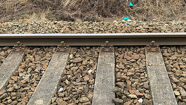 Po srážce s rychlíkem zemřel v Trutnově člověk. Provoz byl na tři hodiny přerušen