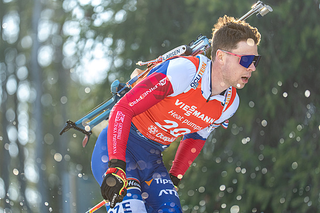 Biatlon ONLINE: Smíšená štafeta v Otepää. Trestná kola Karlíka a propad za top 10