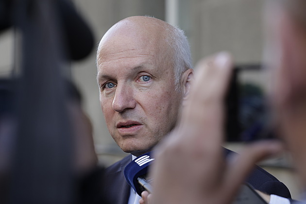 Senátoři řešili výdaje na obranu, Zůna nepřišel. Jako by námi pohrdal, zkritizovali