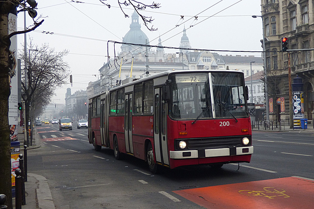 Legendární maďarská harmonika Ikarus 280 se vyráběla i jako trolejbus