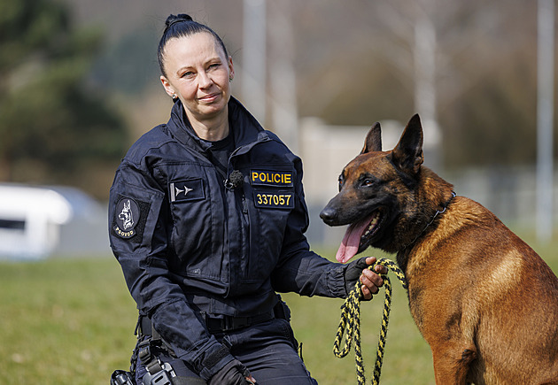 Patříme k sobě, jezdí s námi i na dovolenou, říká o psím šampionovi policistka
