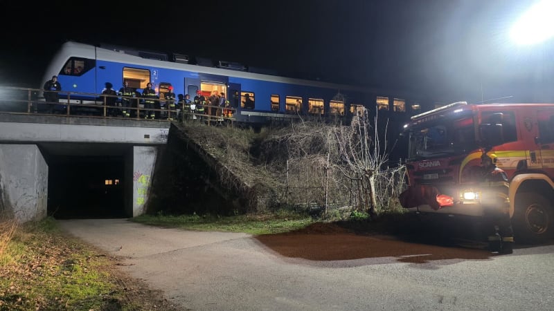 Vlak v Brně srazil člověka. Doprava na trati je omezena