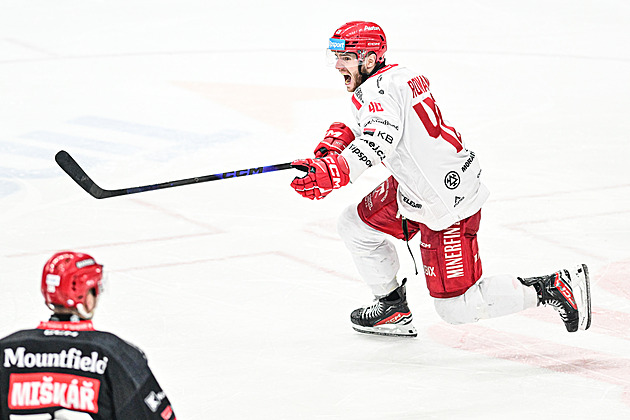 Nejdřív jsem nevěděl, že to je gól, smál se třinecký Roman. Byla to náročná série