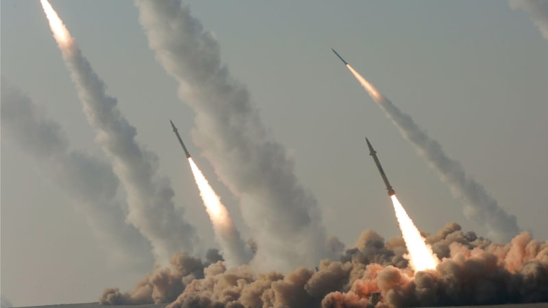 ANALÝZA: Írán je zahnaný do kouta. Uchýlí se nyní k jaderné bombě?