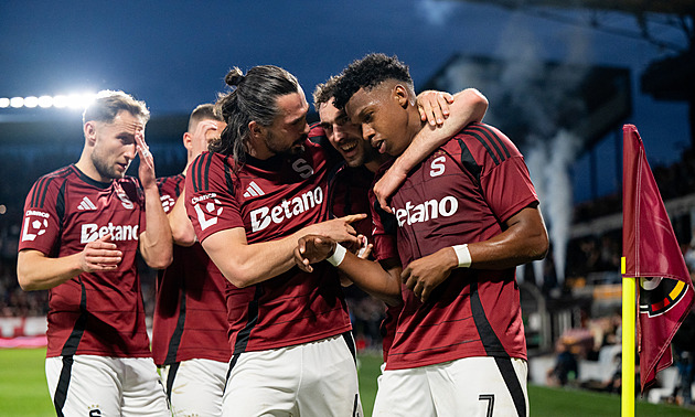 Sparta - Karviná 2:0, domácí utekli Plzni, v útočném duelu se trefili Sonne a Mercado