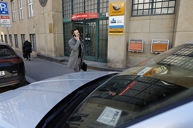 NCOZ zadržela sedm lidí kvůli podvodu s dotacemi, zásah v Brně pokračuje