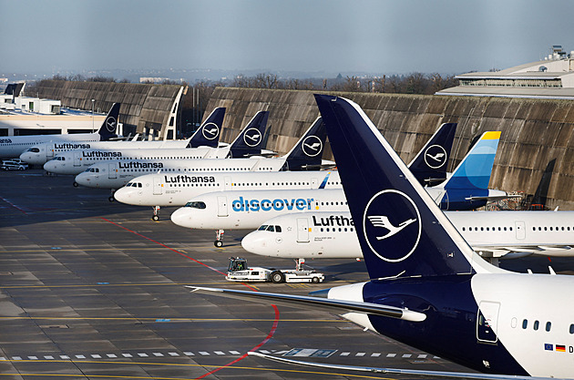 Evropa má letecké palivo už jen na týdny, říká šéf IEA. Aerolinky už ruší lety