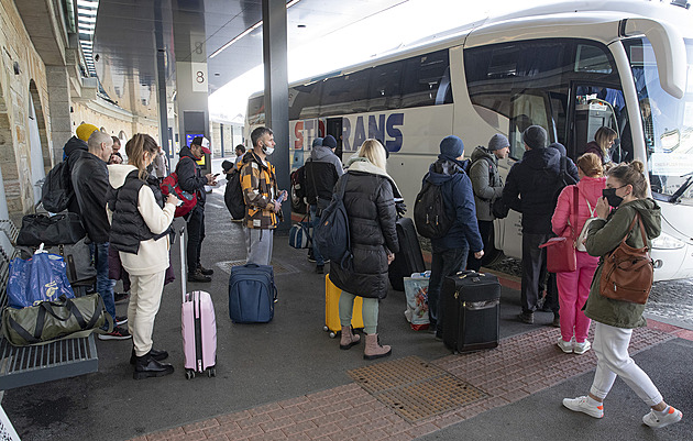 Ukrajinci v Česku podvádějí s dávkami. Tvrdí, že jsou uprchlíci, přitom žijí jinde