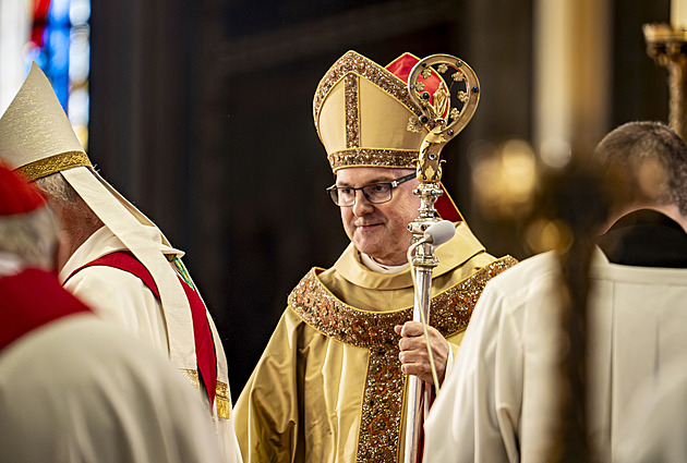 OBRAZEM: Plná katedrála, přišel Okamura či Pavel. Jak vypadal arcibiskupský obřad