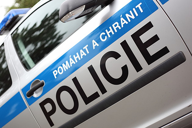 Policie hledá útočníka z obchodního domu. Napadl seniora, svědci viděli i nůž